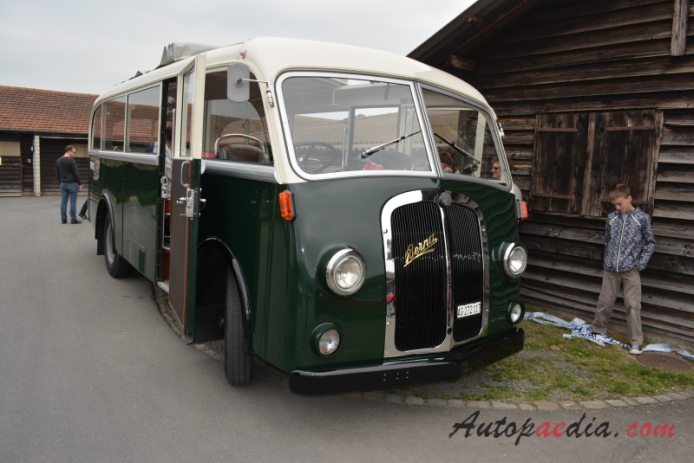 Berna bus Type U 1939-1965 (1948 Berna 1UP 138 R1-H Frontlenker Carroseriewerke Bern Ramzeier & Jenzer), right front view