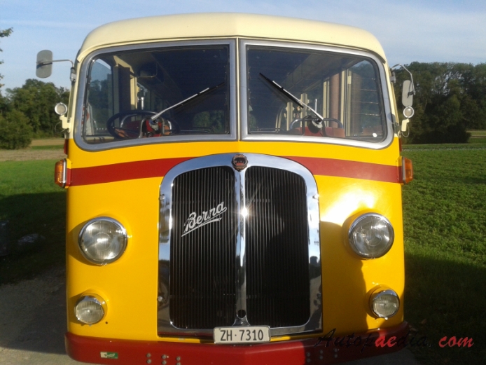 Berna bus Type U 1939-1965 (1948 Berna 1UP 138 R1-H Frontlenker Wegmüller Attikon Postauto), front view