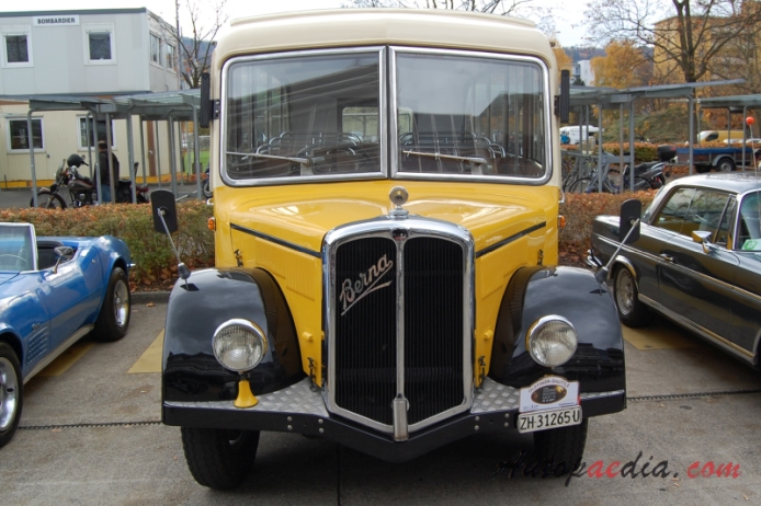 Berna bus Type U 1939-1965 (1948 Berna 1U Alpenwagen-I Oldie-Post Postauto), front view
