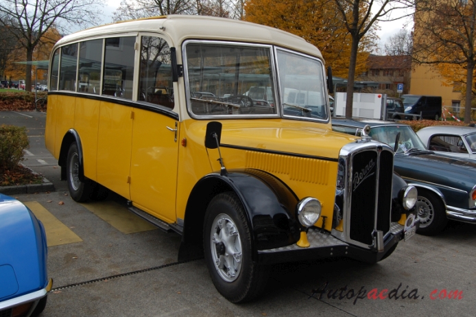 Berna bus Type U 1939-1965 (1948 Berna 1U Alpenwagen-I Oldie-Post Postauto), right front view