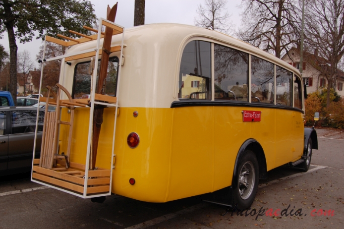 Berna bus Type U 1939-1965 (1948 Berna 1U Alpenwagen-I Oldie-Post Postauto), right rear view