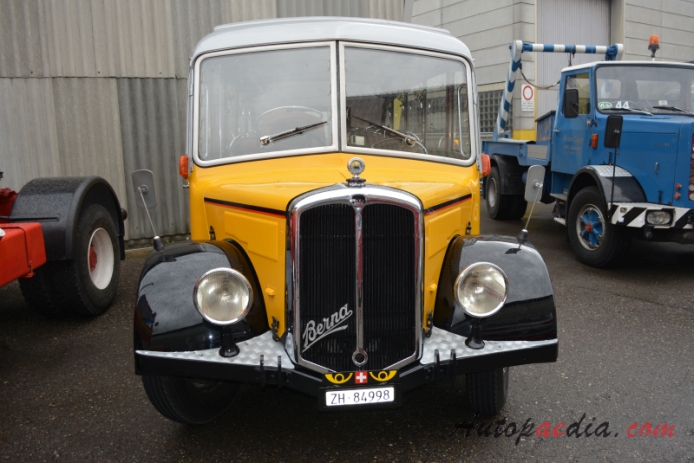 Berna autobus Type U 1939-1965 (1950 Berna 2UP 240 R2 Alpenwagen-II PTT Postauto), przód