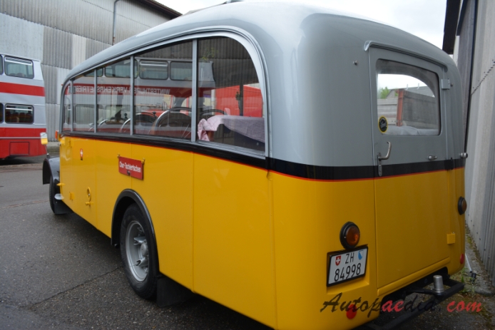 Berna bus Type U 1939-1965 (1950 Berna 2UP 240 R2 Alpenwagen-II PTT Postauto),  left rear view