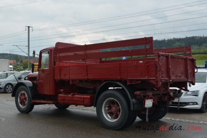 Berna type U 1939-1965 (1946 Berna 2U-K R1 4x2 dump truck),  left rear view