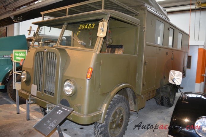 Berna typ U 1939-1965 (1950 Berna 2UM M28463 4x4 pojazd wojskowy), lewy przód