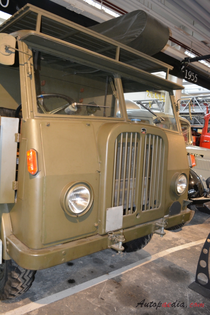 Berna type U 1939-1965 (1950 Berna 2UM M28463 4x4 military truck), front view