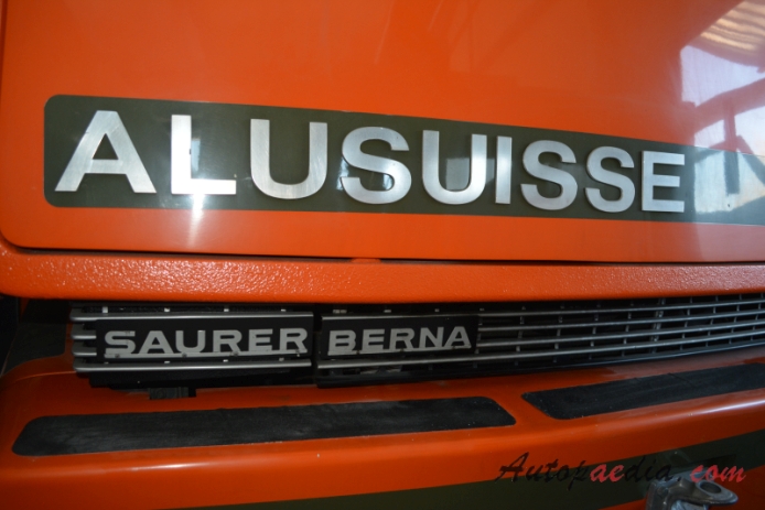 Berna type V 1955-1976 (1976 Berna 5VF D2K Allusuisse prototype flatbed truck), front emblem  