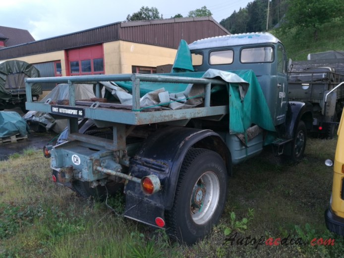 Berna typ V 1955-1977 (1958-1977 Berna 5V 4x2 Ernst Autotransport AG), prawy tył