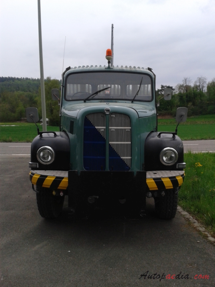 Berna type V 1955-1977 (1960-1977 Berna 5VM Eberhard 4x4 dump truck), front view