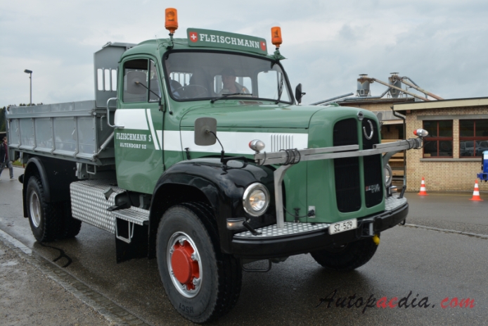 Berna type V 1955-1977 (1964 Berna 5VM Fleischmann S. Altendorf SZ 4x4 dump truck), right front view
