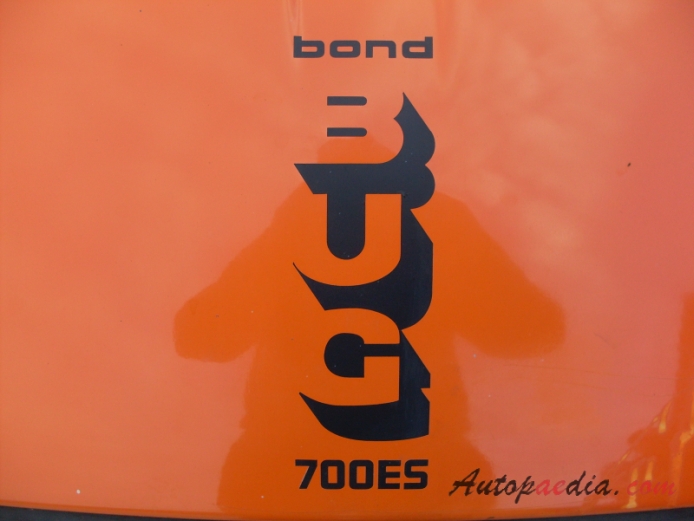 Bond Bug 1970-1974 (1973 700 ES), front emblem  