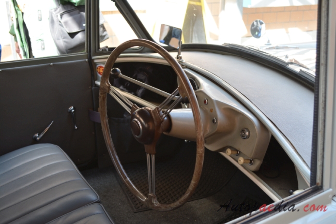Bond Minicar 1949-1966 (1961-1966 Minicar F saloon three wheeler), wnętrze