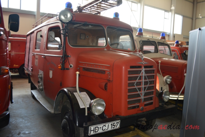 Borgward B 2500 1954-1961 (1958 2500 A LF8 4x4 Bachert wóz strażacki), prawy przód