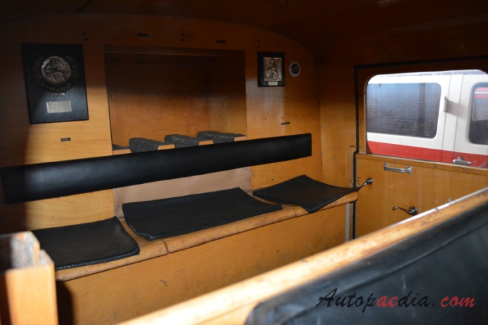 Borgward B 2500 1954-1961 (1958 2500 A LF8 4x4 Bachert wóz strażacki), wnętrze