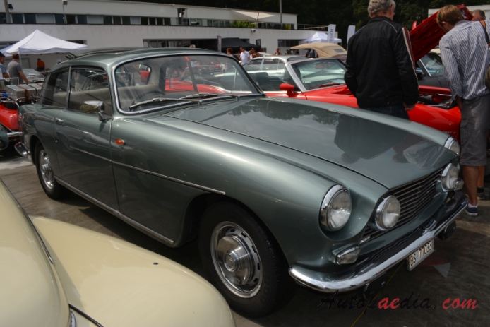 Bristol 411 1969-1976 (1969-1972 Series 1, Series 2), right front view