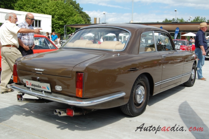 Bristol 411 1969-1976 (1972-1976 Series 3- Series 6), right rear view