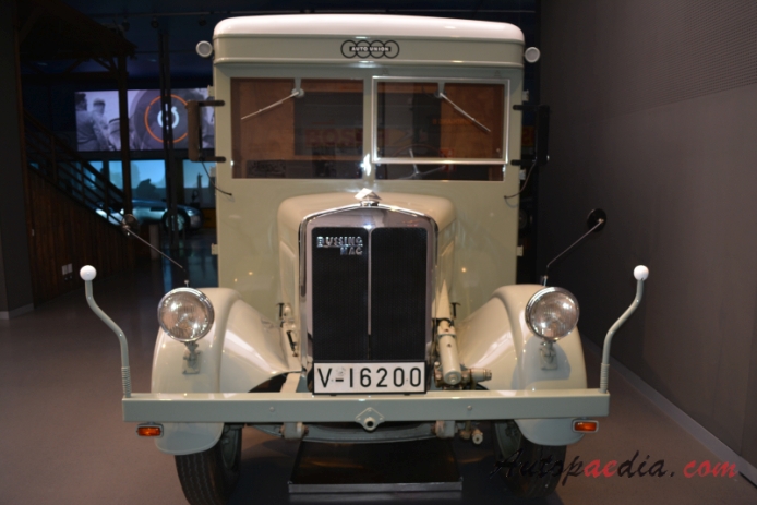 Büssing NAG Typ 30 1931-1939 (1934 Büssing NAG Auto Union Renndienst racing car transporter), front view