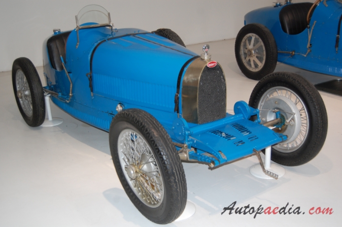 Bugatti typ 35 1924-1931 (1925 Biplace Course 35), prawy przód