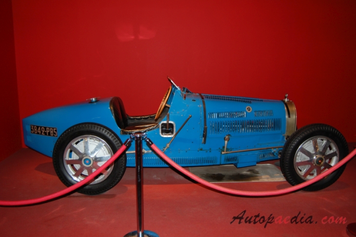 Bugatti typ 35 1924-1931 (1929 Biplace Course 35B), prawy bok