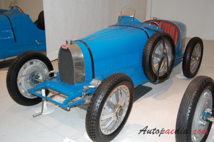 Bugatti typ 35 1924-1931 (1929 Biplace Course 35C), lewy przód