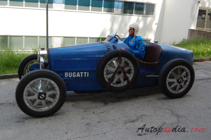 Bugatti typ 35 1924-1931 (1930 35B roadster 2d), lewy bok