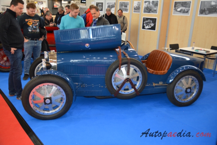 Bugatti typ 35 Pur Sang replika 1924-1931 (195x Pur Sang T35B replika roadster), lewy bok