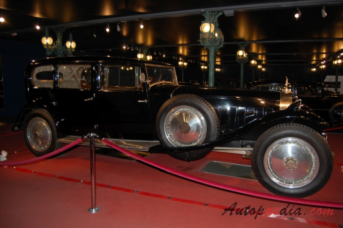 Bugatti typ 41 Royale 1926-1933 (1933 limuzyna Park-Ward 4d), prawy bok