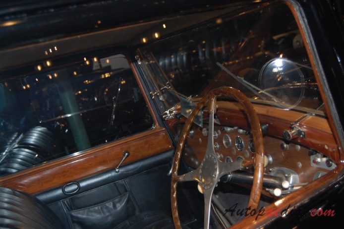 Bugatti typ 41 Royale 1926-1933 (1933 limuzyna Park-Ward 4d), wnętrze