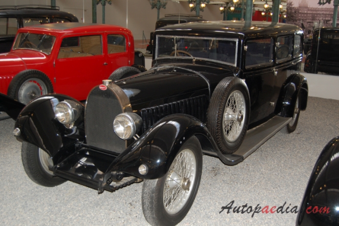 Bugatti typ 46 1929-1933 (1930 limuzyna 4d), lewy przód