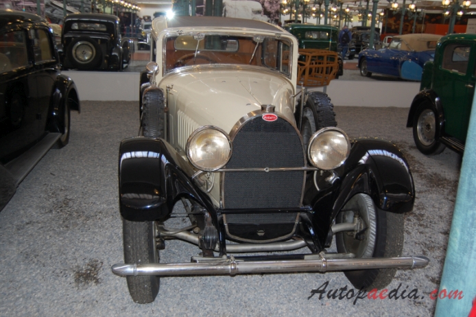 Bugatti typ 46 1929-1933 (1933 Million-Guiet Berline 4d), przód