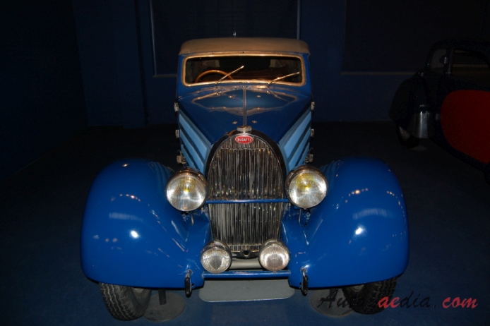 Bugatti typ 57 1934-1940 (1936 Stelvio by/Gangloff cabriolet 2d), przód