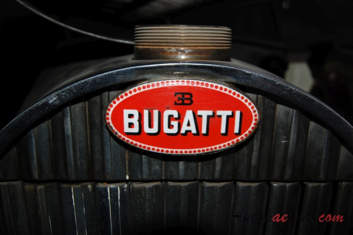 Bugatti typ 57 1934-1940 (Ventoux saloon 2d), emblemat przód 