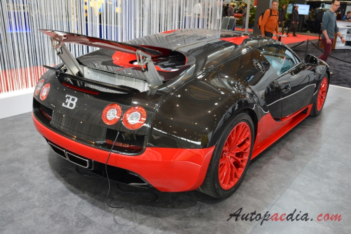 Bugatti Veyron 2005-2015 (2010-2011 Bugatti Veyron 16.4 Super Sport Coupé 2d), right rear view
