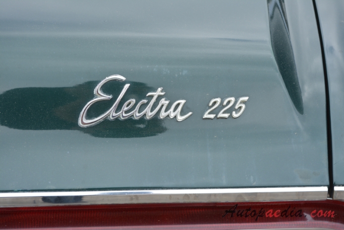Buick Electra 3rd generation 1965-1970 (1966 225 convertible 2d), rear emblem  