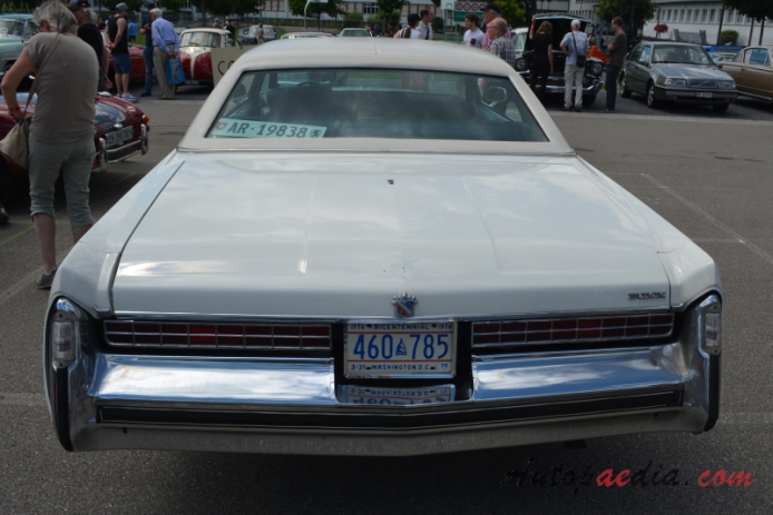 Buick Electra 4th generation 1971-1976 (1975 Buick Electra Limited sedan 4d), rear view