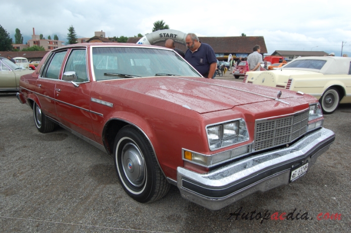 Buick Electra 5th generation 1977-1984 (1977 Park Avenü Limited sedan 4d), right front view