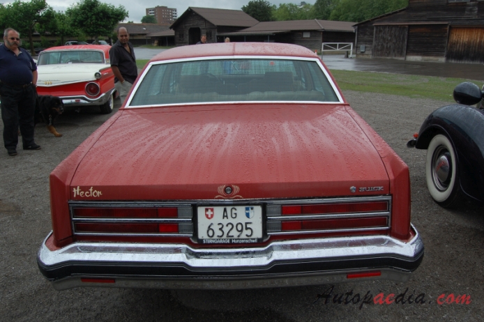 Buick Electra 5. generacja 1977-1984 (1977 Park Avenü Limited sedan 4d), tył