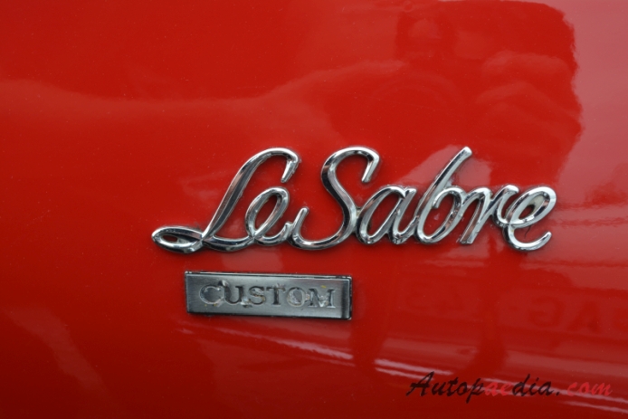 Buick LeSabre 4. generacja 1971-1976 (1975 Custom convertible), emblemat bok 