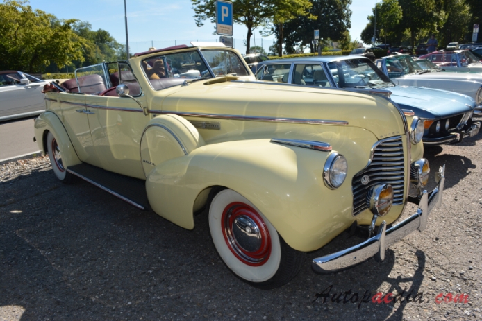 Buick Limited 2. series 1936-1942 (1940 Buick Series 80 phaeton Convertible 4d), prawy przód