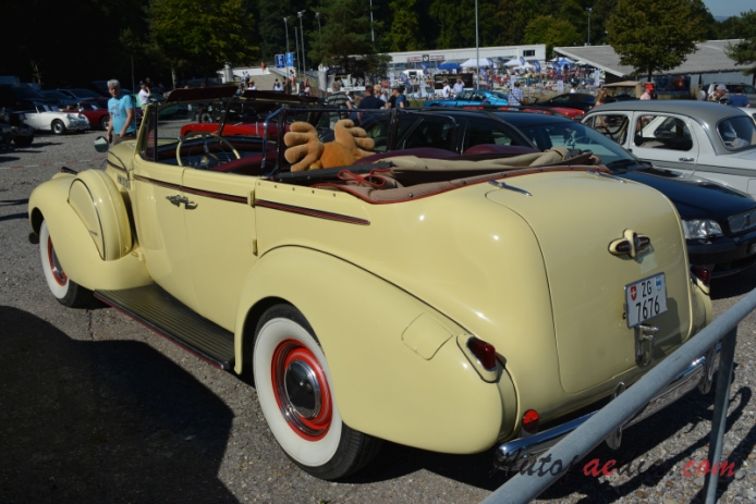 Buick Limited 2nd series 1936-1942 (1940 Buick Series 80 phaeton Convertible 4d),  left rear view