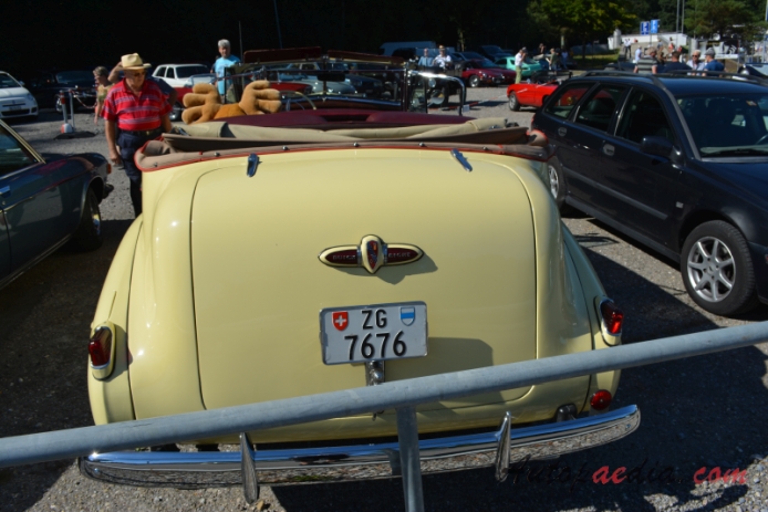 Buick Limited 2nd series 1936-1942 (1940 Buick Series 80 phaeton Convertible 4d), rear view