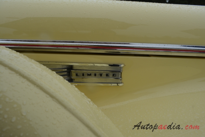 Buick Limited 2nd series 1936-1942 (1940 Buick Series 80 phaeton Convertible 4d), side emblem 