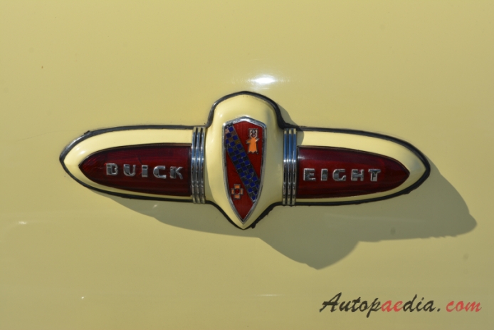 Buick Limited 2. series 1936-1942 (1940 Buick Series 80 phaeton Convertible 4d), emblemat tył 
