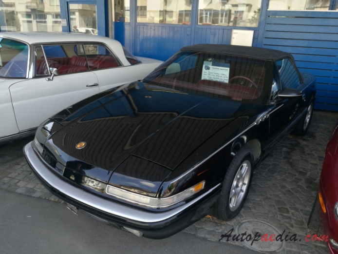 Buick Reatta 1988-1991 (1991 cabriolet 2d), left front view