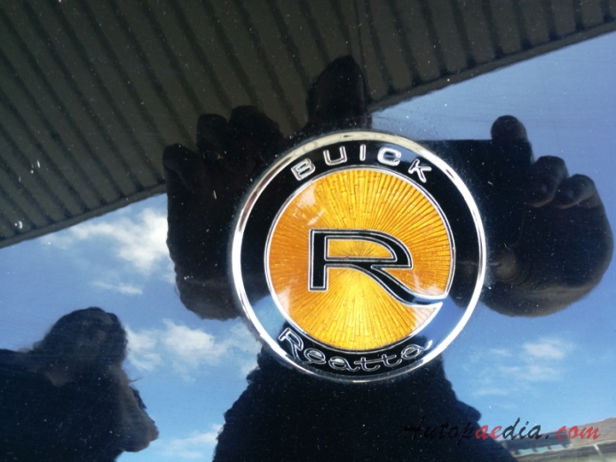 Buick Reatta 1988-1991 (1991 cabriolet 2d), front emblem  