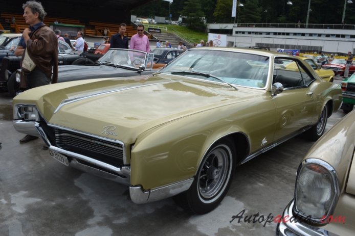 Buick Riviera 2nd generation 1966-1970 (1967 hardtop 2d), left front view