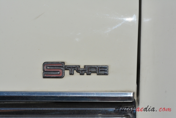 Buick Riviera 6th generation 1979-1985 (1982 S-type convertible 2d), rear emblem  