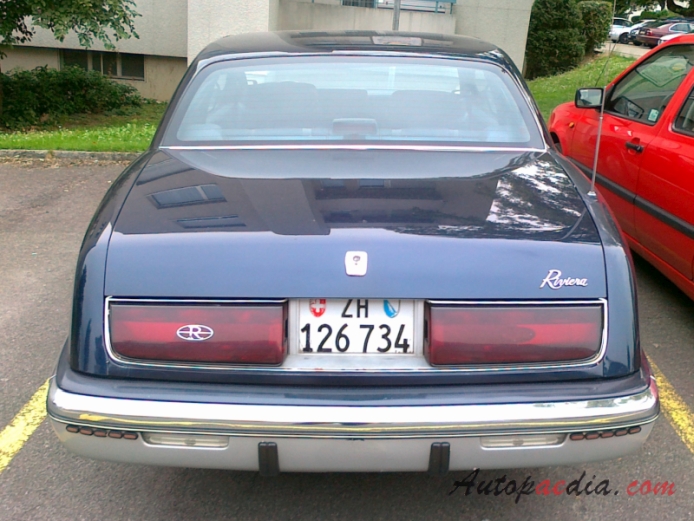 Buick Riviera 7th generation 1987-1993 (1989-1993 Coupé 2d), rear view