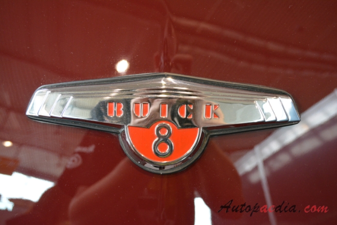 Buick Roadmaster 2ng generation 1938-1939 (1938 convertible 2d), rear emblem  