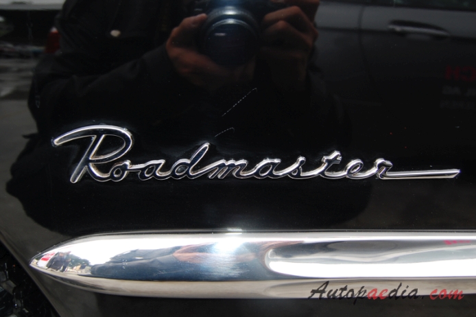 Buick Roadmaster 5. generacja 1949-1953 (1949 Coupé 2d), emblemat bok 